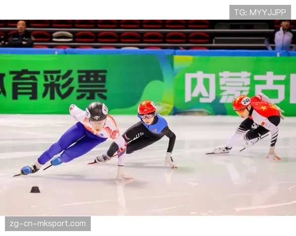 全国短道速滑锦标赛接力决赛:“碰撞与速度”并存的集体乱战 全国短道速滑锦标赛接力决赛:“碰撞与速度”并存的集体乱战